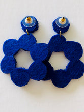 Load image into Gallery viewer, Navy Flower