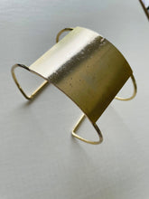 Load image into Gallery viewer, Simple but Elegant Cuff