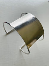 Load image into Gallery viewer, Simple but Elegant Cuff