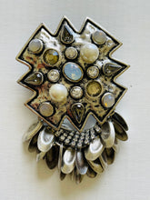 Load image into Gallery viewer, Crystal and Pearl Brooch