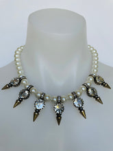 Load image into Gallery viewer, Pearl & Clear Crystal Arrow Necklace