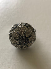 Load image into Gallery viewer, Dome Shaped Crystal Patterned Silver Ring
