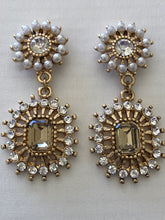 Load image into Gallery viewer, Gold Circle Crystal with White Pearl Earrings
