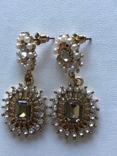 Load image into Gallery viewer, Gold Circle Crystal with White Pearl Earrings

